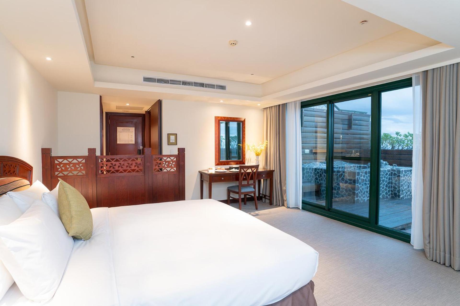 Formosan Naruwan Hotel Taitung Exterior foto A bedroom at the hotel